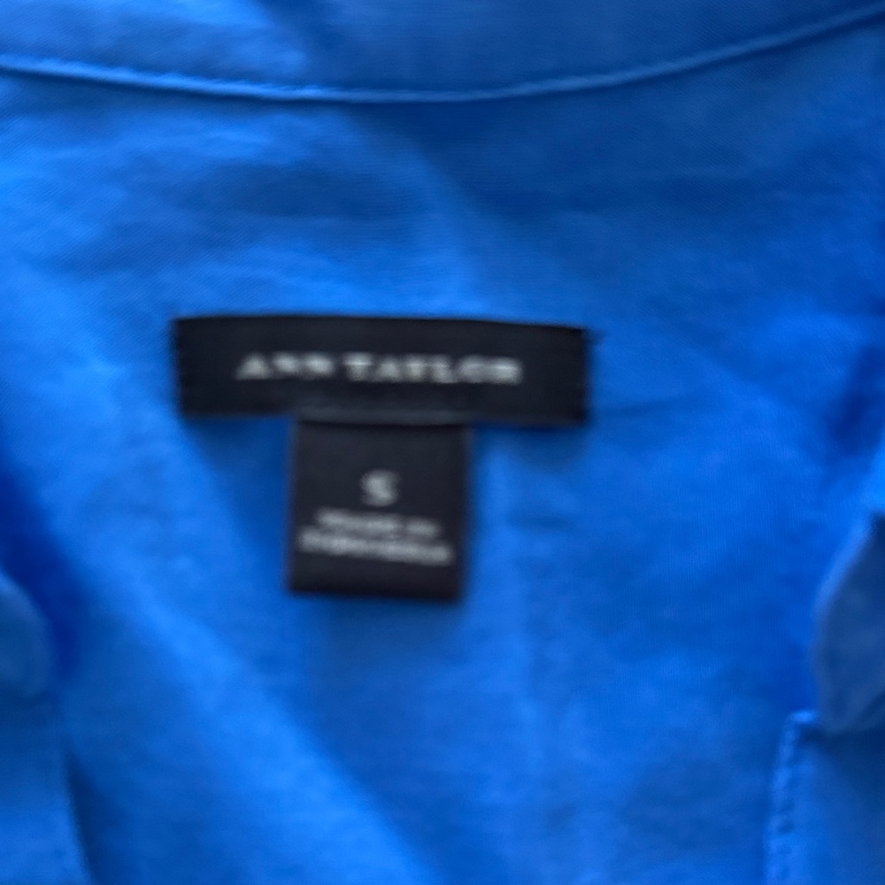 Ann Taylor Vibrant Blue Casual Button-Down Shirt - Picture 2 of 9